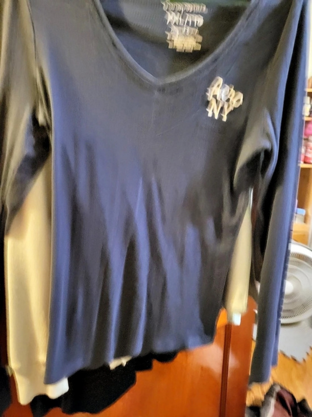 Aero NY Long Sleeve V-Neck Tee in Black Size XXL/TG Like New